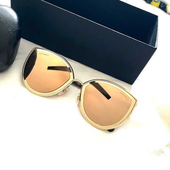Chanel cat eye sunglassess with case, box, and new wipe - Picture 3 of 3